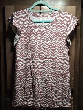Maurices Mauve and White Zigzag Short Sleeve Tunic